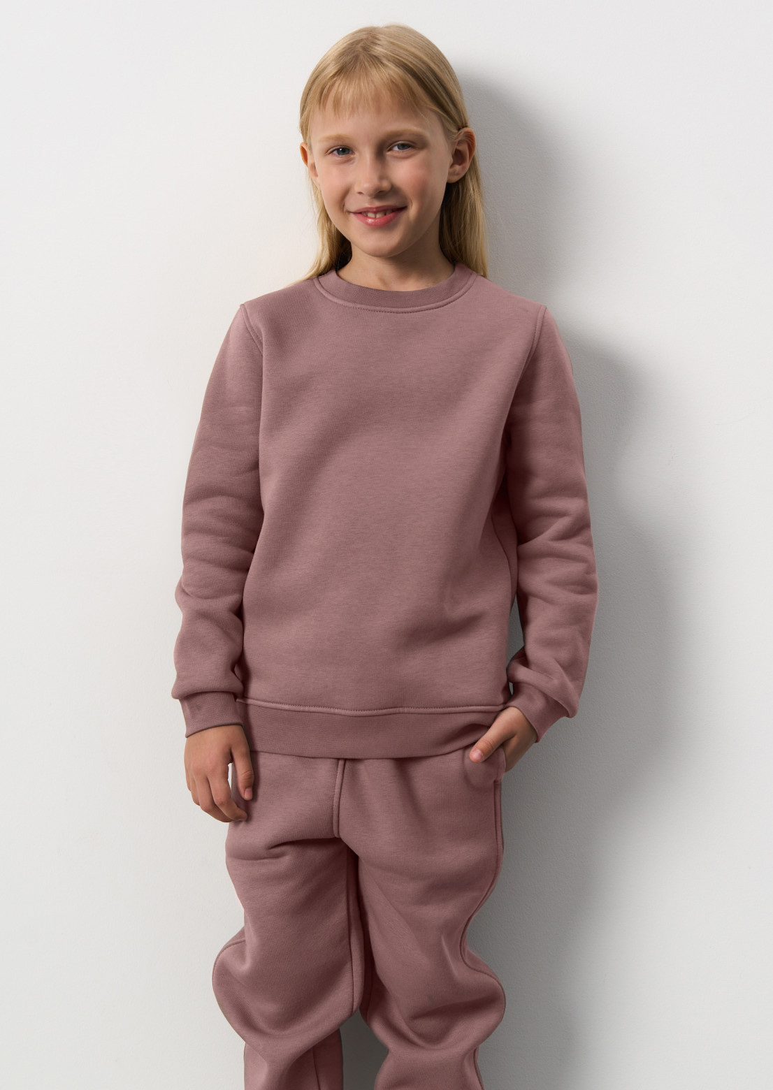 Deep taupe color basic kids three-thread insulated sweatshirt